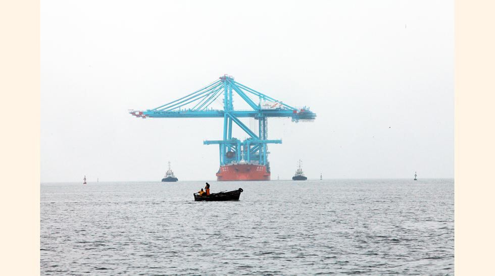 Con estas nuevas grúas, que tienen un brazo de 68 metros, se podrá recibir embarcaciones con hasta 23 contenedores de ancho. (Foto: Lucero del Castillo)