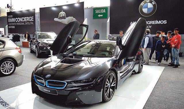 FOTO 6 | BMW i8. Consumo y emisiones de vehículo compacto. Híbrido enchufable (plug-in). Sincroniza motor eléctrico y de combustión.