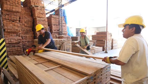 Foto 3 | MADERA Y MUEBLES (16.9%). · Muebles: mayor producción de colchones. · Madera: mayores exportaciones de hojas de madera.   (Foto: USI)