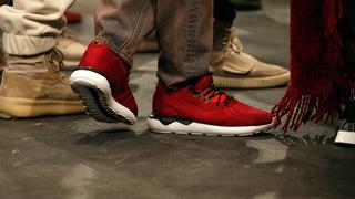 Adidas empezará a vender zapatillas Yeezy a finales de mayo