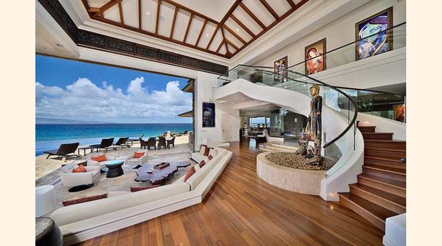 La joya de Maui es una visión dramática de la noche, como se ve desde el borde de la piscina de veinte metros de lujo desbordante. (Foto: Megaricos)