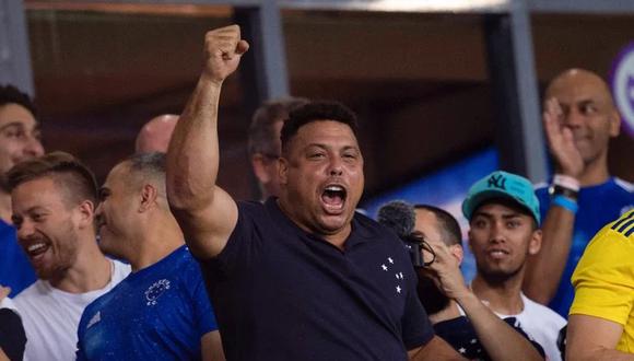 Ronaldo se emocionó desde las gradas tras el ascenso del Cruzeiro. (Foto: Cruzeiro)