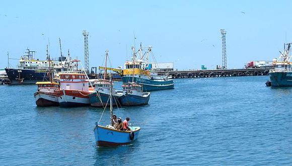 El ministro Pérez-Reyes asegura que es un peligro permitir más embarcaciones. (Foto: USI)