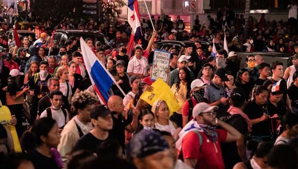 La semana pasada se registraron las manifestaciones pacíficas más grandes en décadas para exigir el cese del proyecto. (Foto: Bloomberg)