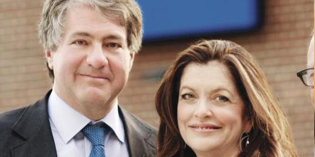 FOTO 10 | US$ 10 millones: Leon y Debra Black, para el Fondo del Alcalde para el Progreso de Nueva York. La donación se destinará a alimentos y suministros para los trabajadores de la salud de Nueva York. La Cruz Roja colabora con la distribución. La familia Black se compromete a entregar US$10 millones en donaciones al programa “NYC Healthcare Heroes” a través de Robin Hood Foundation, que recibirá y administrará los fondos. (Foto: MARK WASHBURN PHOTOGRAPHY)