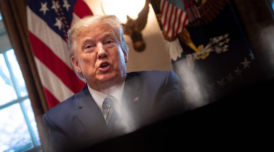 Trump prometió que inyectará US$ 200,000 millones a la economía mediante una serie de exenciones para las empresas e individuos que se hayan visto afectados de manera negativa por el virus. / AFP / Brendan Smialowski