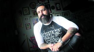 Stefano, el tatuador que “marca” su vida con historias de sus clientes