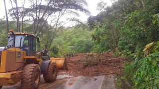 Tránsito vehicular se restablece en cinco carreteras nacionales afectadas por huaicos