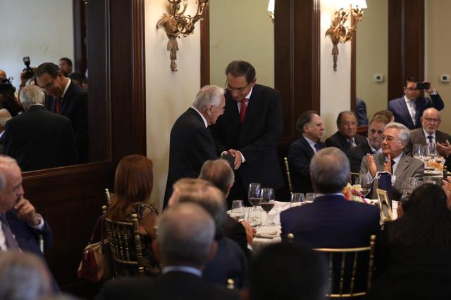 El también ex alcalde de Lima estuvo acompañado del presidente Martín Vizcarra, la vicepresidenta Mercedes Araoz y distintas personalidades políticas.&nbsp;(Foto: Juan Ponce / GEC)