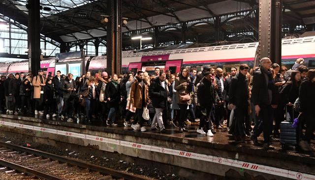 Por su lado, el gobierno busca atrasar al edad para jubilarse. (Foto: AFP)