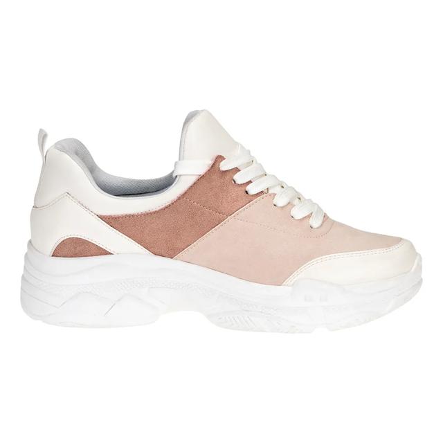 Zapatillas. Dentro de las más buscadas en la plataforma, se encuentra la tienda oficial de Foot Loose (antes Passarela).