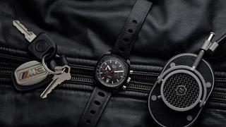Nueve excelentes relojes diseñados para fanáticos de los autos
