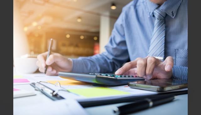 FOTO 2 | 1. El prospecto no puede tomar una decisión de compra. Un buen ejemplo de alguien que tiene una necesidad y un presupuesto para adquirir su producto sería un prospecto que estuviera utilizando el producto de la competencia. Así que si has estado evitando enfrentarte a tus competidores, has perdido oportunidades para cerrar ventas.

Incluso si el prospecto cumple con los dos primeros criterios -necesita tu producto y puede costearlo-, debes transmitir claramente los beneficios que entrega tu producto con el objeto de motivar al prospecto a pagar por él. Y, por supuesto, tu prospecto debe tener decisión de compra ya que, incluso si dijera que sí, tendrías que repetir todo el proceso con el candidato adecuado. (Foto: Freepik)