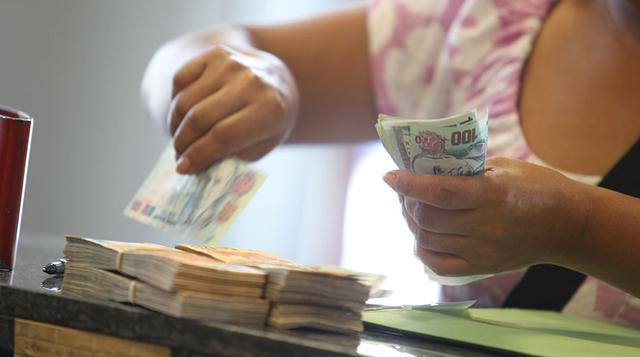 3.- A la renta bruta anterior, se descuenta el importe de 7 UIT que continúan inafectas al impuesto. Para el ejercicio 2017 considera como tramo inafecto S/ 28,350 (7 x S/4,050).