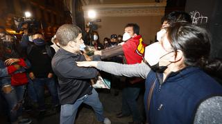 Se registran enfrentamientos entre simpatizantes y detractores de Pedro Castillo en Casa del Maestro