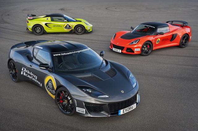 ¿Por qué es atractivo? Obtendrá varias sesiones de 20 minutos en la pista para dominar la técnica de punta talón y el slalom de conos extendido en los tres íconos de Lotus: el Elise S, Evora S y Exige S. El precio es US$ 2,289 e incluye entrenamiento, com
