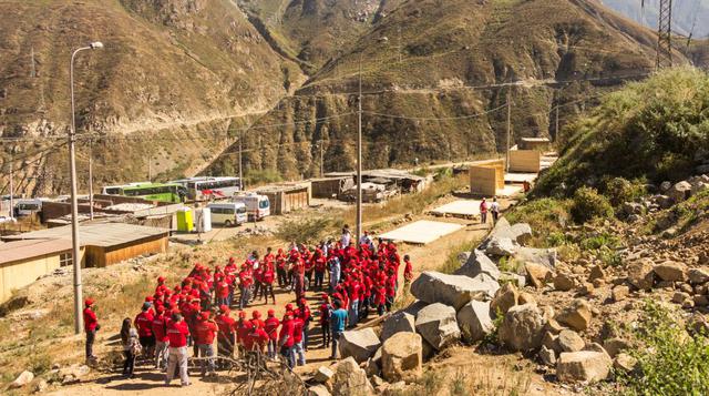 Desde los primeros días de junio, voluntarios de Techo – Perú y del grupo Scotiabank se reunieron en la zona de Barba Blanca, ubicada en la ciudad de Chosica, para apoyar a los afectados por los huaicos.