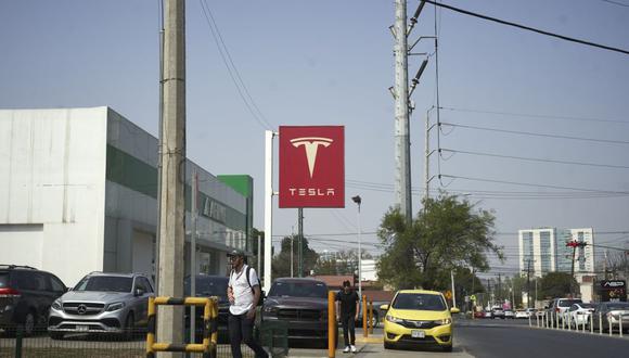 Señalización fuera de la sala de exhibición de Tesla|Monterrey en San Pedro Garza García, estado de Nuevo León, México, el martes 7 de marzo de 2023. (Fotógrafo: Mauricio Palos/Bloomberg)