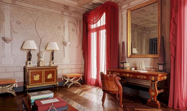 La casa en Sorrento, aunque no tan grandiosa como otros palacios de Astor, se convirtió en algo semejante a un proyecto favorito. Después de renovar la casa de 1905 a 1908, se dispuso a adquirir parcelas de tierra circundantes y cultivó un exuberante jard