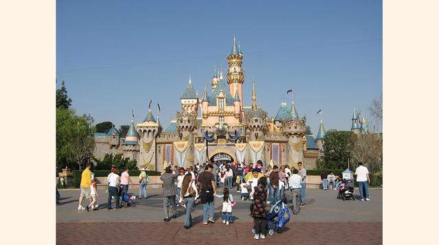 Disneyland, California, Estados Unidos. Este parque temático está ubicado en Anaheim, California. Fue inaugurado por el productor y cineasta estadounidense Walt Disney en 1955. El año pasado fue visitado por 16.7 millones de personas. (Foto: Serturistas)