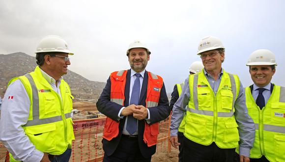 El ministro español José Luis Ábalos (izquierda) recorrió las obras de los Juegos Panamericanos Lima 2019 junto al presidente del comité organizador, Carlos Neuhaus (derecha). (Foto: Difusión)