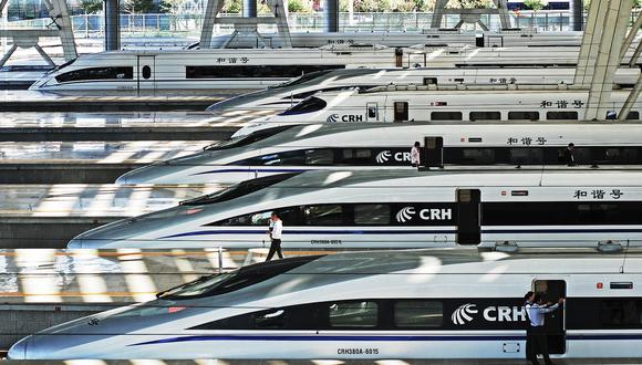 CHINA RAILWAYS CRH380 A. En sus operaciones de prueba llegó a una velocidad máxima de ¡486 km/h! Sin embargo, su velocidad máxima de operaciones es de 380 km/h, lo que lo convierte en el segundo tren más rápido del mundo. Su ruta va desde Beijing a