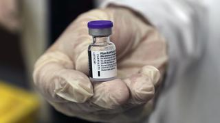 Chile vacunará con segunda dosis de Pfizer a menores de 45 años con primera de AstraZeneca