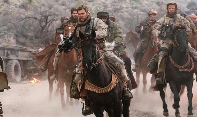 FOTO 2 | 2. 12 Strong. Basada en una historia real, la película, protagonizada por Chris Hemsworth, cuenta la historia de los soldados estadounidenses enviados a Afganistán tras los atentados 11 de septiembre de 2001. Recaudó US$ 16.5 millones en su primer fin de semana.