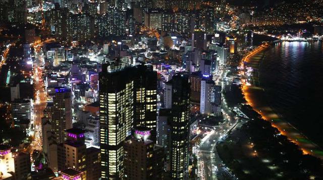 Busan (Corea del Sur): Heoshimcheong Spa es el spa más grande de todo Asia, el mercado de Jagalchi con todo tipo de pescados para degustar ahí mismo, el templo de Beomeosa donde además se puede pasar una noche, las discotecas del barrio de Seomyeon… Ponan