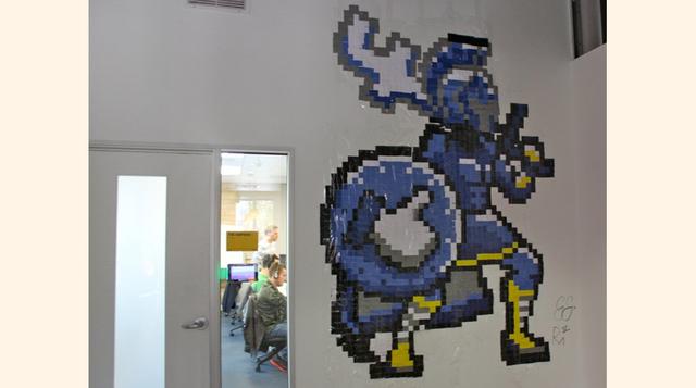 Ese espacio no aguantaría a Facebook por mucho tiempo. En el 2011, la red social se trasladó a un campus corporativo, otrora ocupado por Sun Microsystems, que había caído en desgracia y fue adquirida por Oracle.