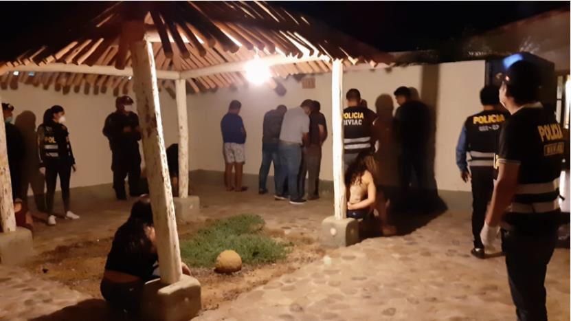 Un comandante, dos comisarios y otros seis miembros de la PNP fueron intervenidos en Ica. (Foto: PNP)