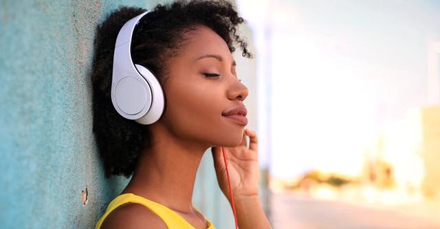 FOTO 4 | 4. Ten una playlist de relajación (Foto: Getty)