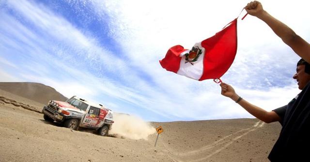 FOTO 5 | El calendario de grandes acontecimientos deportivos en Perú había abierto en enero con la primera edición del rally Dakar que se disputó íntegramente en un único país y que, a la postre, fue la última de la carrera en Sudamérica, pues meses después anunció que se mudaba por los próximos cinco años a Arabia Saudí. (Foto: AFP)