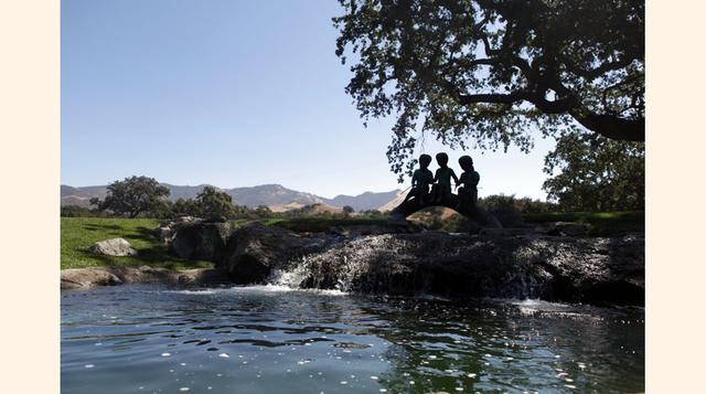 Hay muchas estatuas de bronce de los niños en todo el recinto. (Foto: businessinsider)