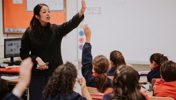 Profesores de escuelas públicas percibirán aumentos de sueldos desde este noviembre. Foto: GEC.