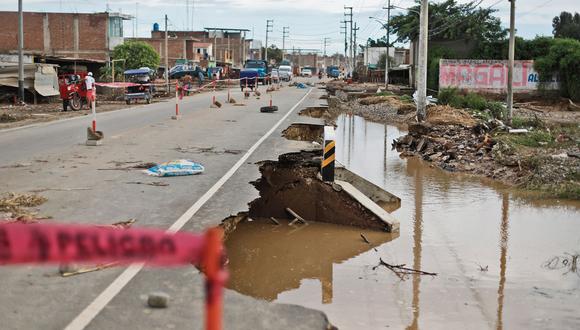 El desborde del río La Leche de Lambayeque ha causado daños en infraestructura vial.