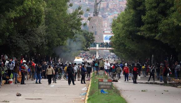 Los manifestantes exigen nuevas elecciones y el reemplazo del Gobierno y el Congreso. Muchos también quieren una reescritura de la Constitución que sea favorable al mercado de Perú.
