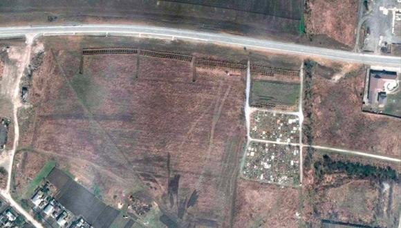 Fotos satelitales muestran posibles fosas cerca de Mariúpol. (Foto: EFE)