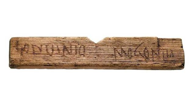 La primera referencia de Londres. Arqueólogos británicos desenterraron en Londres una tablilla de madera en la que está grabado el documento manuscrito más antiguo encontrado en Gran Bretaña, un registro de deudas datado el 8 de enero del año 57 de nuestr