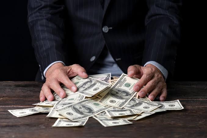 El hallazgo sorprendente del estudio es que una desigualdad moderada puede promover la cooperación, siempre y cuando quienes obtienen más del pastel sean más productivos para beneficio de todos.