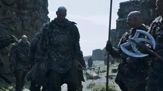 Jon Nieve casa a una de las herederas de la Casa Karstark con el líder del clan salvaje de los Thenn. Así, crea la Casa Thenn.