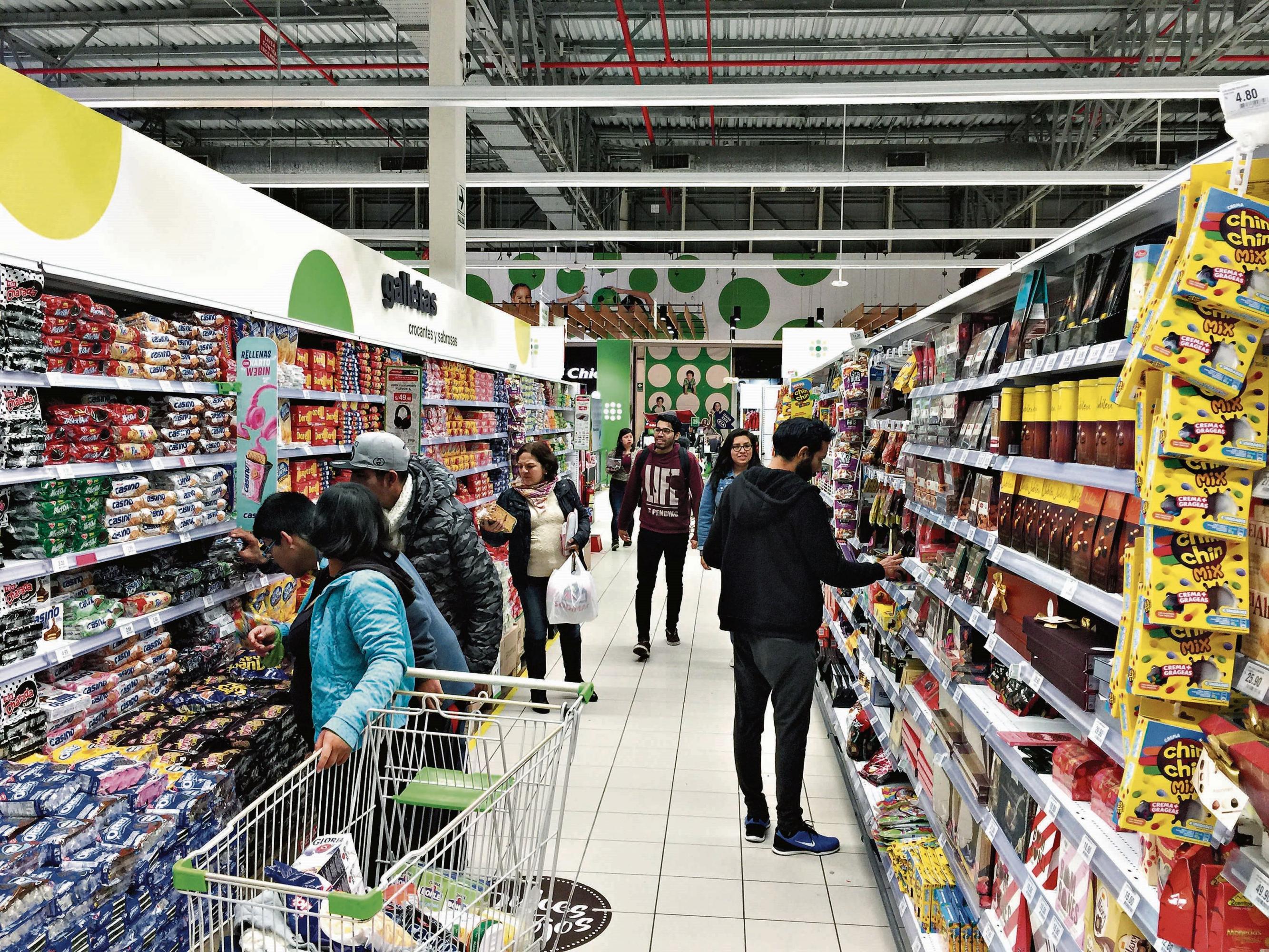 Gasto. El 51% de los peruanos evita gastar más que sus ingresos mensuales. (Foto: Claudia Llontop)