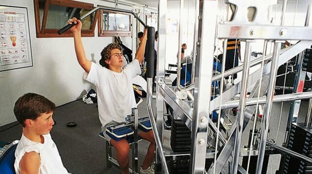 Y grandes estrellas (y sus hijos) del mundo del cine y la música como los pequeños de David Niven, Elizabeth Taylor o John Lennon. (Foto: Le Rosey)