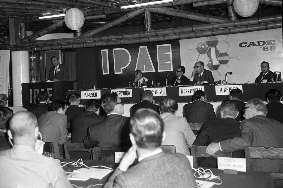 26 de octubre de 1969, clausura de CADE realizado en Paracas. (Foto GEC Archivo Histórico)