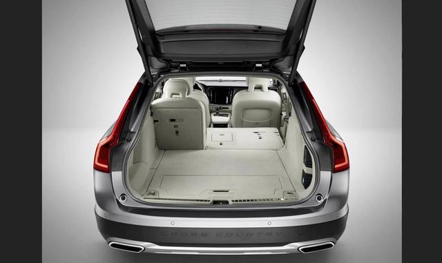 Una especie de riqueza sigilosa. Mercedes-Benz, la unidad de Daimler AG que es el único otro gran exportador de coches familiares grandes a Estados Unidos, confirma que el ingreso familiar promedio para su E-Class Estate es el más alto entre las categoría