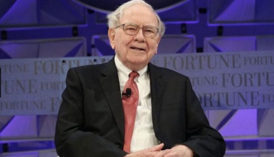 FOTO 1 | 1. Warren Buffet: CEO, Berkshire Hathaway. El multimillonario Warren Buffet le dijo a Carol Loomis, autor de Tap Dancing to Work: Warren Buffet on Practically Everything, 1966-2011, que tanto su padre como su mentor Benjamin Graham, le aconsejaron no entrarle al negocio de los valores. “Tal vez su consejo fue la forma amable de decirme que debía madurar un poco antes de empezar a vender acciones o no tendría éxito” dijo Buffet.

Buffet ignoró el consejo y fue a amasar una fortuna multimillonaria. La reacción de Buffet se alinea con un estudio realizado por la Universidad de Cambridge que muestra que los emprendedores son capaces de tomar mayores riesgos que los administradores, y que cuando su comportamiento se combina con una solución flexible a un problema pueden obtener grandes ganancias en sus negocios. (Foto: Shutterstock)