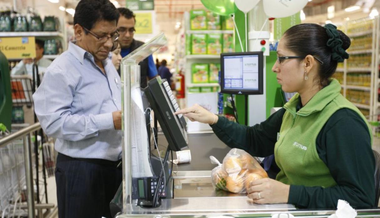 Foto 4 |  Tottus abrirá dos nuevos locales y se enfocará en malls.  En las próximas semanas, la de Tottus en Miraflores, en la av. Comandante Espinar (que también opera en marcha blanca), y a finales de año un nuevo local bajo el formato  hipermercado, en Villa El Salvador. “Tottus va al ritmo de los centros comerciales. Ahí vemos una gran oportunidad porque se vienen nuevos malls en zonas desatendidas; ya tenemos proyectos en avance como Real Plaza Puruchuco, Mall Plaza en Comas, o MegaPlaza en San Juan de Lurigancho”, refirió gerente general de la cadena, Johann Ramberg.