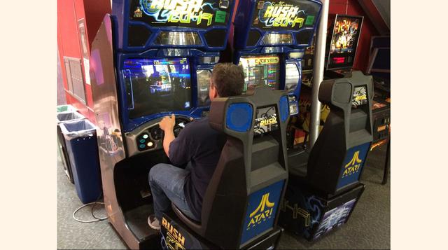 19. LinkedIn cuenta con una sala de juegos electrónicos para los empleados que desean tomar un descanso.