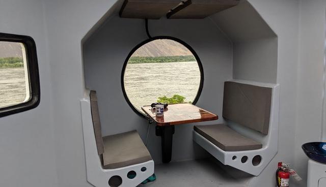 FOTO 2 | Ambientes cómodos en espacios reducidos. La experiencia de diseñar yates le sirvió a Kurt Hughes para su propuesta de vivienda inspirada en un módulo lunar.