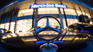 Mercedes-Benz se alía con TotalEnergies y Stellantis para producir baterías de autos